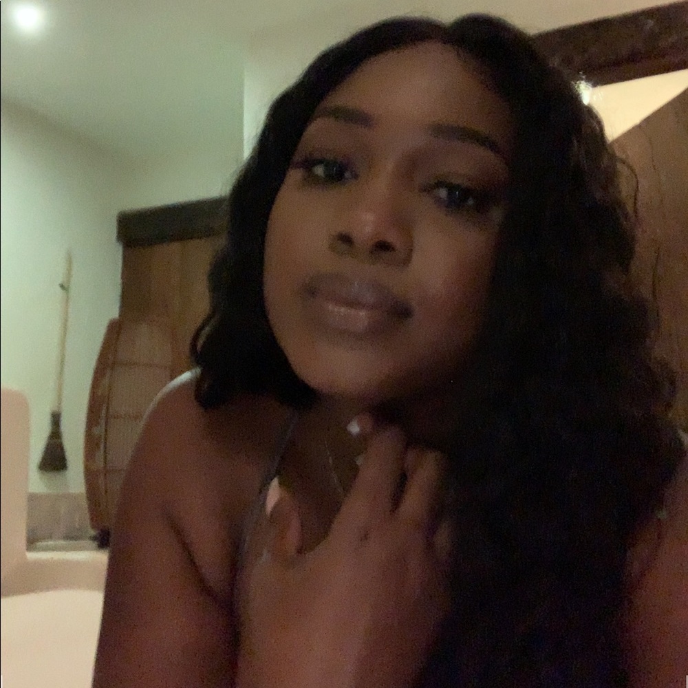 Meet your Posher, Alyssia